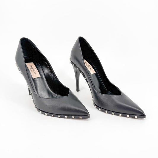 Valentino Garavani Soul Rockstud Pumps in Black Leather Size 37