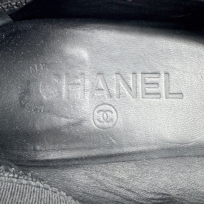 Chanel Elastic Cap Toe CC Pumps in Black Leather Size 40