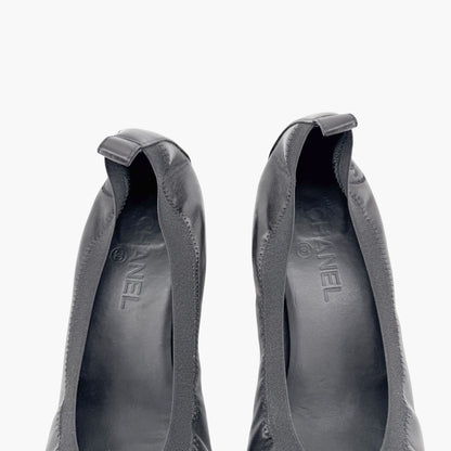 Chanel Elastic Cap Toe CC Pumps in Black Leather Size 40