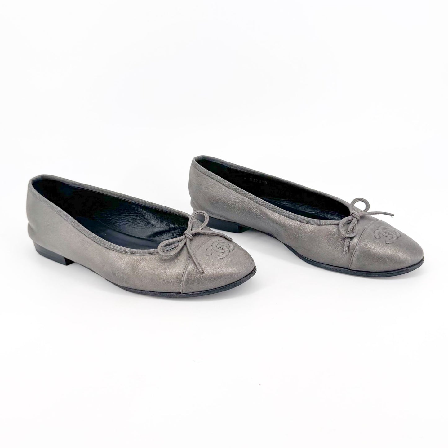 Chanel CC Cap Toe Ballerina Flats in Metallic Grey Leather – Size 38
