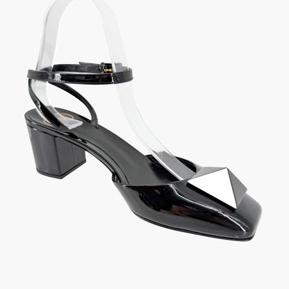 Valentino Garavani One Stud Pumps in Black Patent Leather Size 38