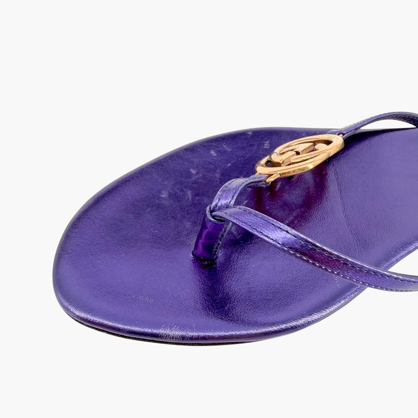 Gucci Interlocking GG Thong Sandals in Metallic Purple Leather Size 37.5