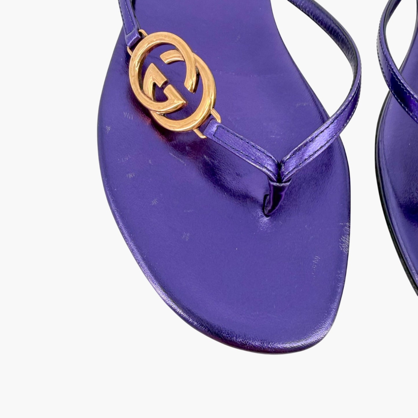 Gucci Interlocking GG Thong Sandals in Metallic Purple Leather Size 37.5