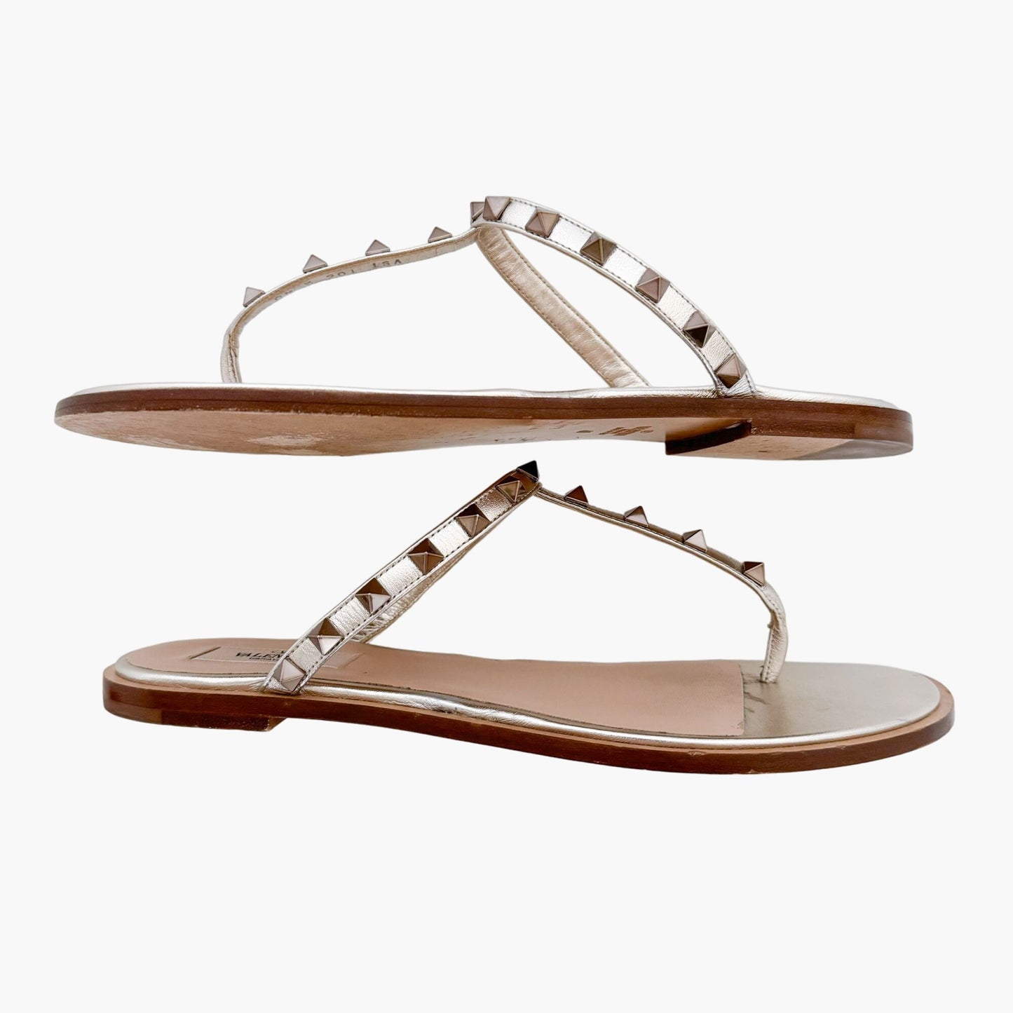 Valentino Garavani Rockstud T-Strap Flat Sandals in Metallic Silver Leather Size 40