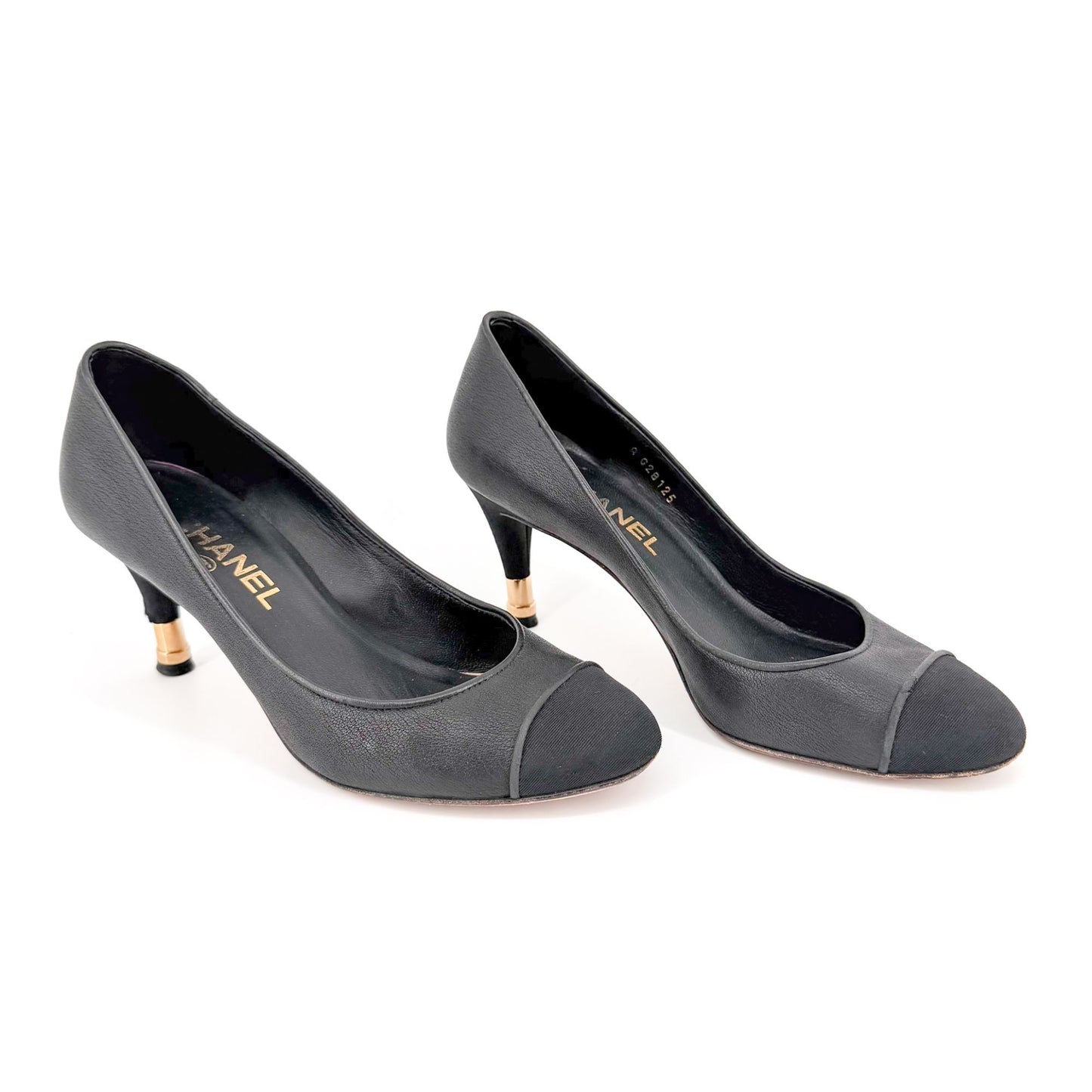 Chanel CC Cap Toe Pumps Heels Black Leather Size 38 US 7-7.5 Women’s