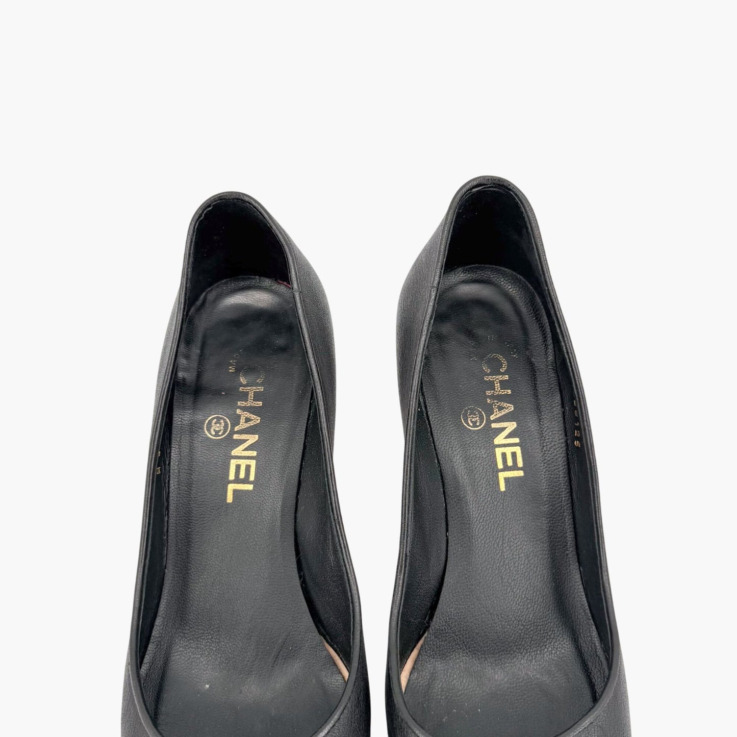 Chanel CC Cap Toe Pumps Heels Black Leather Size 38 US 7-7.5 Women’s
