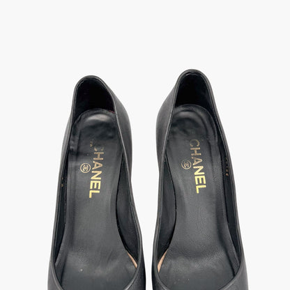 Chanel CC Cap Toe Pumps Heels Black Leather Size 38 US 7-7.5 Women’s