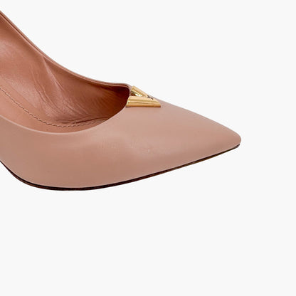 Louis Vuitton Heartbreaker Pumps in Beige Leather with Gold LV Logo – Size 37