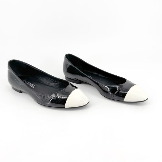 Chanel Cap Toe CC Ballet Flats in Black Patent Leather Size 38.5