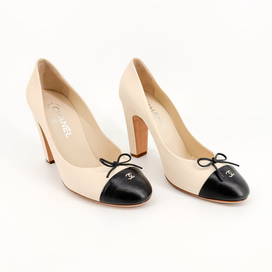 Chanel CC Cap Toe Pumps in Beige & Black Leather Size 40.5